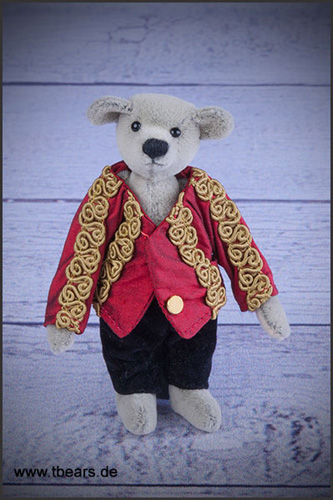 artist bear Halloween Party